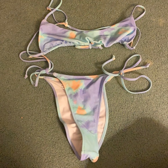White Fox Boutique Other - White fox tie die bikini